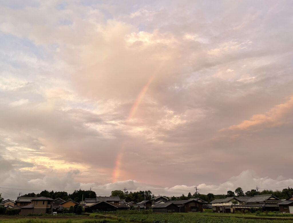 9.6 にわか雨の後、虹が架かりました